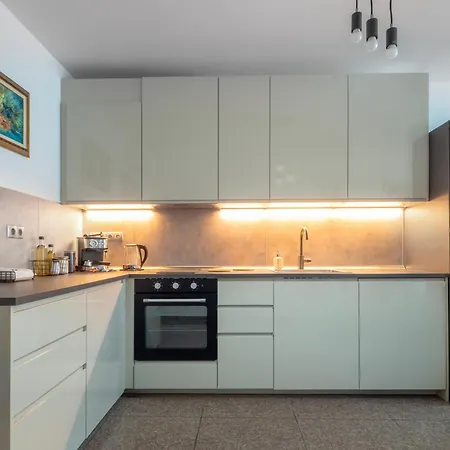Vertigo 2 Modern 2-bedroom With Parking & Vitosha View Apartment Sofia