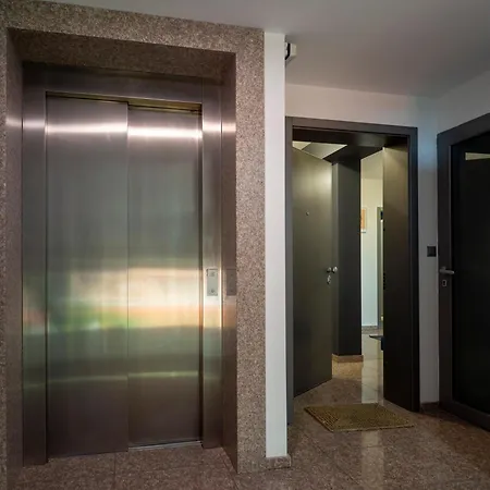 Vertigo 2 Modern 2-bedroom With Parking & Vitosha View * Sofia