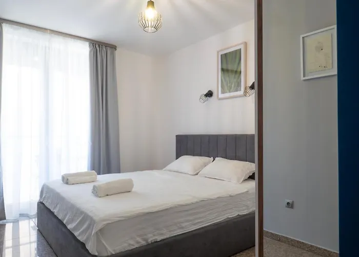 Vertigo 2 Modern 2-bedroom With Parking & Vitosha View דירה סופיה