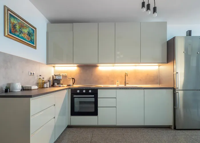 Vertigo 2 Modern 2-bedroom With Parking & Vitosha View דירה סופיה