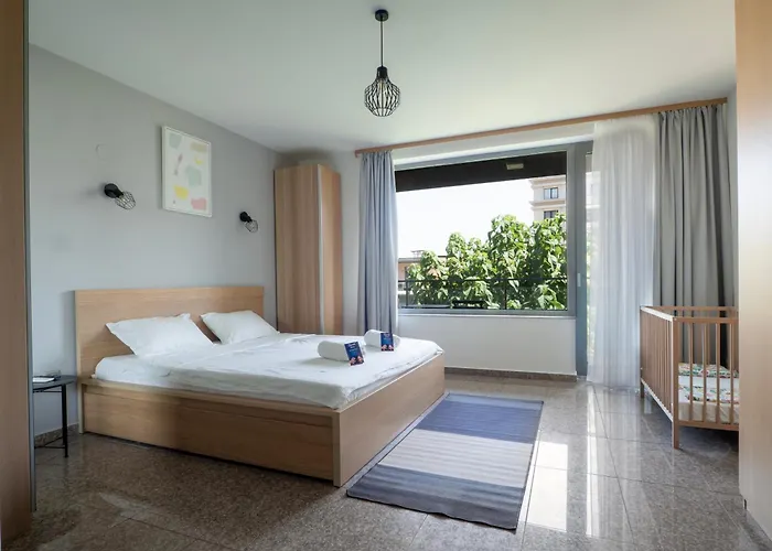 Vertigo 2 Modern 2-bedroom With Parking & Vitosha View סופיה